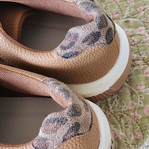 Women's tennis shoes, animal print, leopard print, beige, casual sneakers, women - Picture 13 of 15